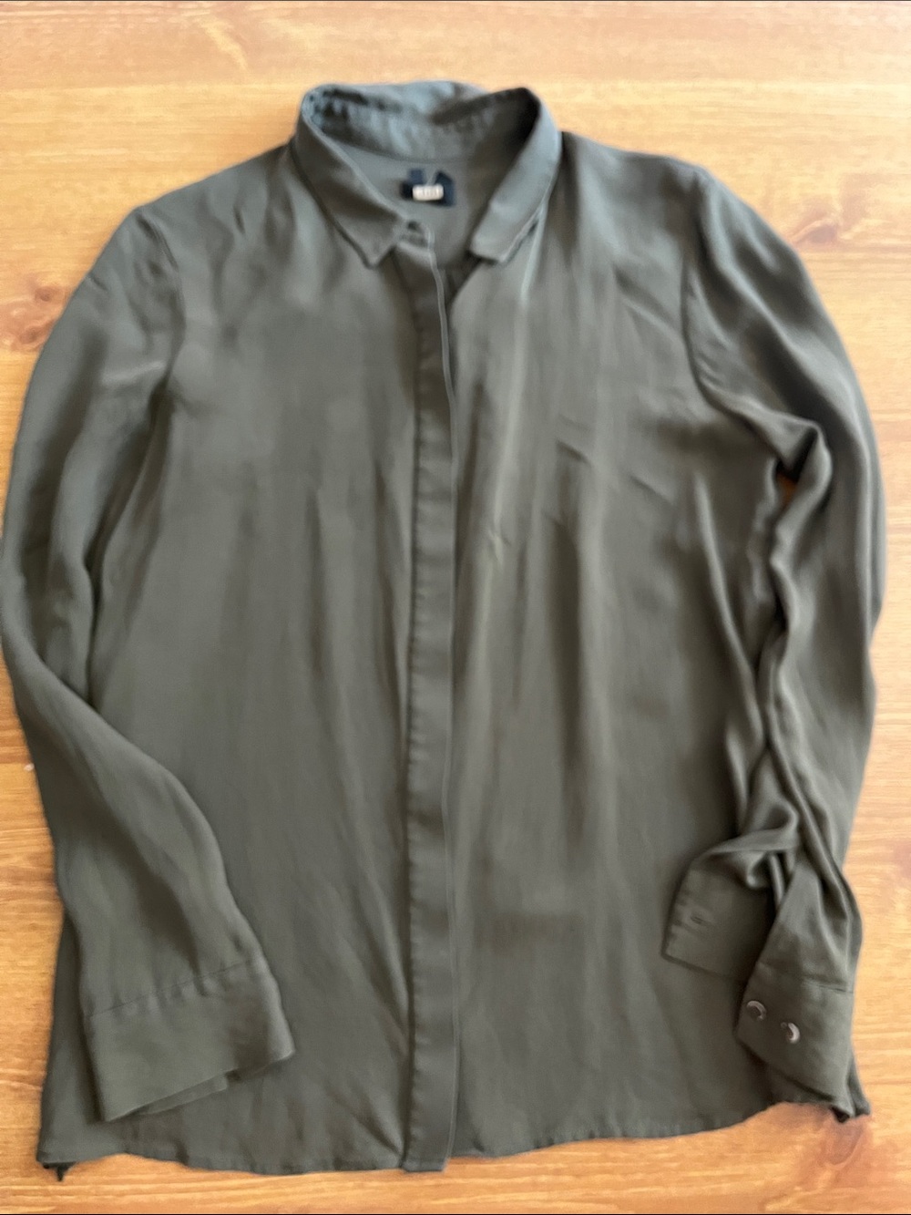 Theory Silk Olive Green Women's Button-Front Blouse with Expandable Sides, M